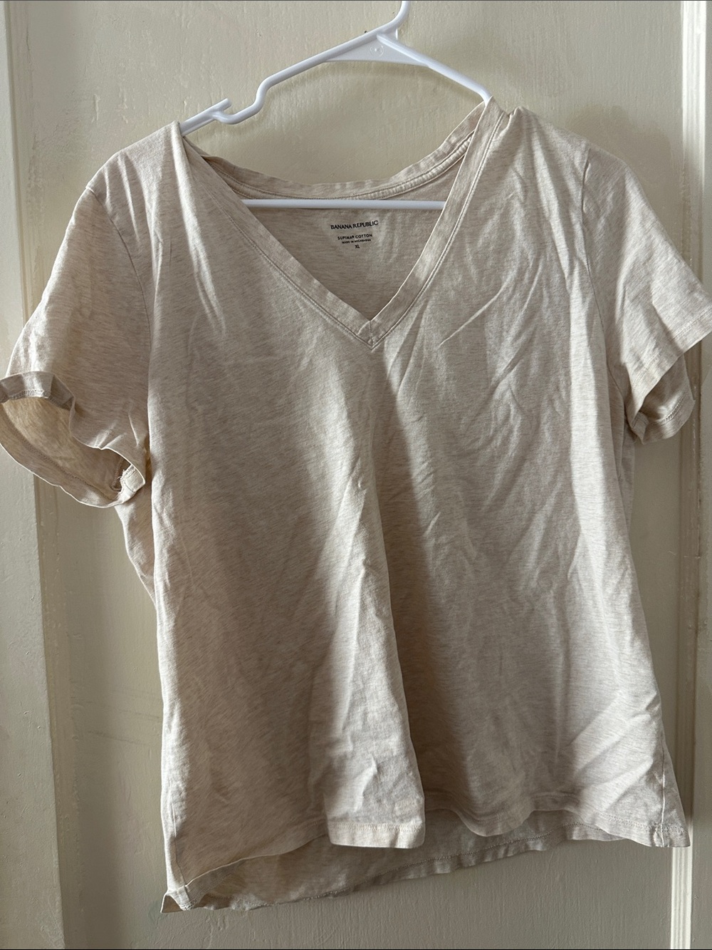 Banana Republic Light Cream V-Neck Short Sleeve Tee